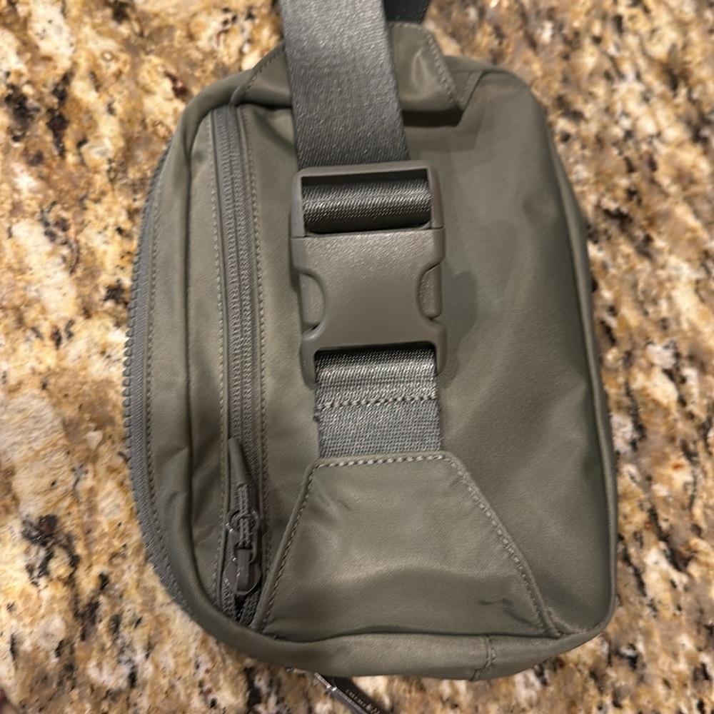 Lululemon belt bag, olive green - Picture 4 of 5